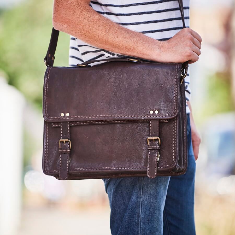 Dark brown wandering sould leather messenger bag
