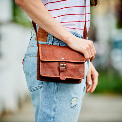 Min leather shoulder bag style satchel in tan