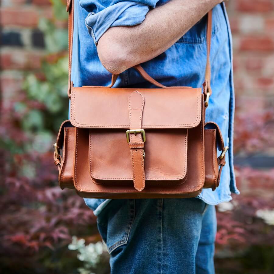 Awesome selection of leather camera bags and accessories. – Vida