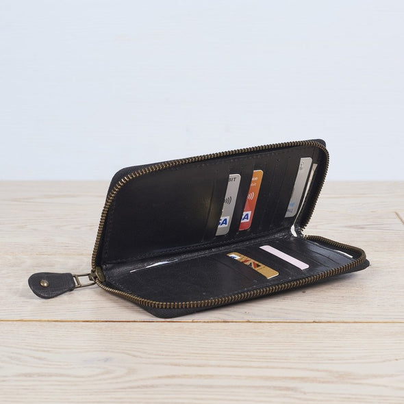 Black leather purse with personalisation